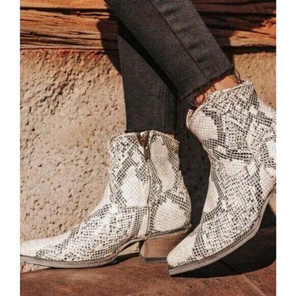 Freebird by Steven Size 7 Boots Miramar Snak  Leather Buckle Pointed Toe - Picture 3 of 9